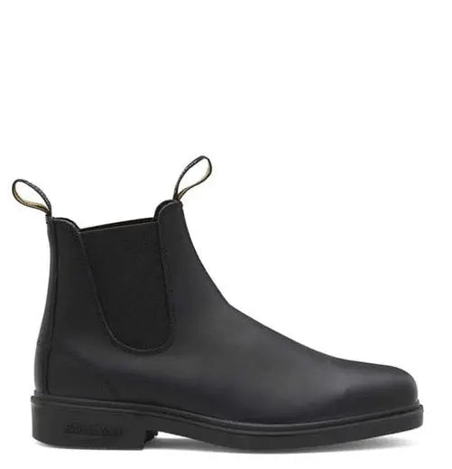 068 - Black Chisel Toe Boots Blundstone